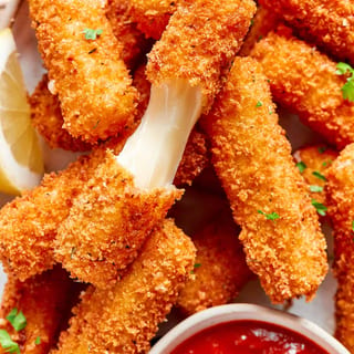 Mozzarella Sticks (6 pcs)